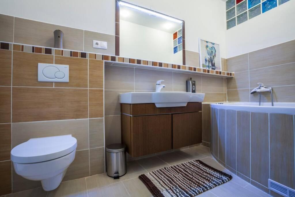 Luxury Air-Conditioned Family Apartment Spitalska Old Town 브라티슬라바 외부 사진