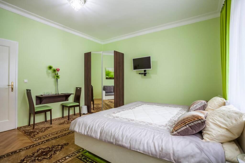 Luxury Air-Conditioned Family Apartment Spitalska Old Town 브라티슬라바 외부 사진
